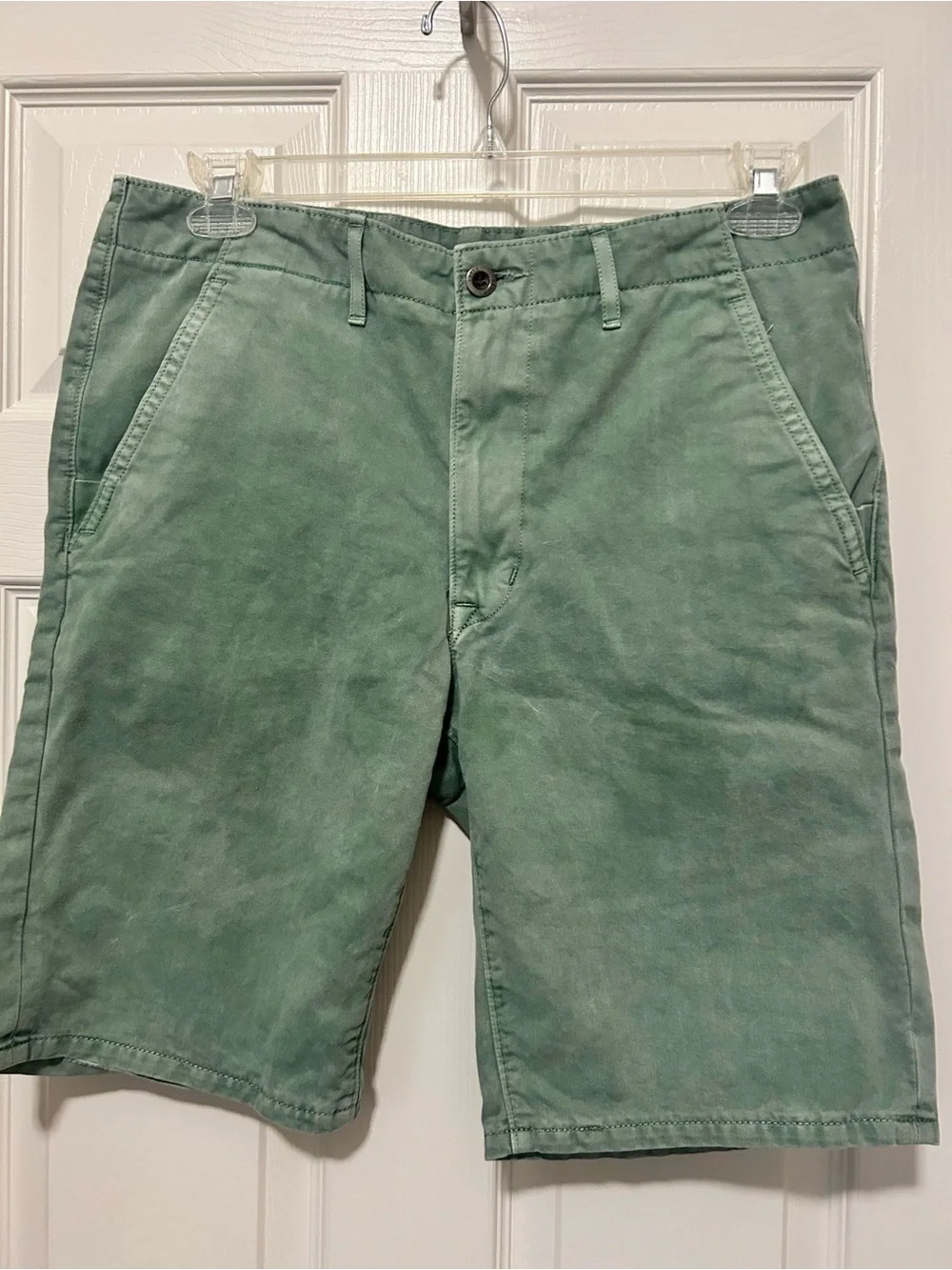 Levi’s Regular Fit Pigment Dye Shorts 32